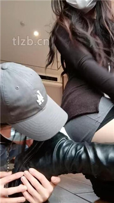 图片[9]-爱可呀】学姐室友当母畜-舔靴底/吃闻臭袜/胯下坐垫羞辱