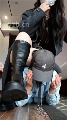 图片[13]-爱可呀】学姐室友当母畜-舔靴底/吃闻臭袜/胯下坐垫羞辱