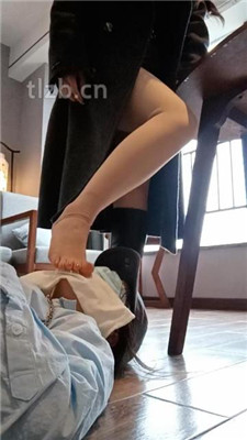 图片[15]-爱可呀】学姐室友当母畜-舔靴底/吃闻臭袜/胯下坐垫羞辱