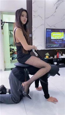 图片[4]-麋鹿银儿】骑马爬行/鞭打/网袜臭脚捂脸/舔脏鞋底