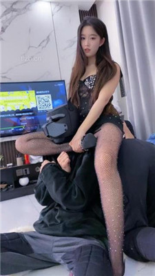 图片[11]-麋鹿银儿】骑马爬行/鞭打/网袜臭脚捂脸/舔脏鞋底