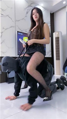 图片[17]-麋鹿银儿】骑马爬行/鞭打/网袜臭脚捂脸/舔脏鞋底