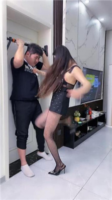 图片[19]-麋鹿银儿】骑马爬行/鞭打/网袜臭脚捂脸/舔脏鞋底