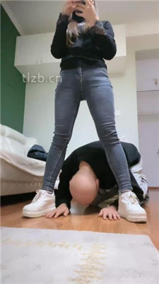 【魅儿】舔脏鞋底棉袜/裸足插嘴/磕头求圣水_绳艺库视频下载