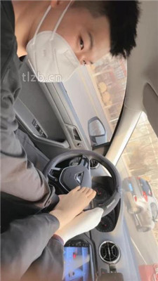 【朱砂痣】开发驾校教练舔脏鞋臭脚_绳艺库视频下载
