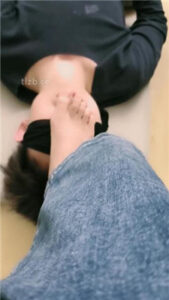 【啡啡】迷恋裸足的下贱小奶狗_绳艺库视频下载