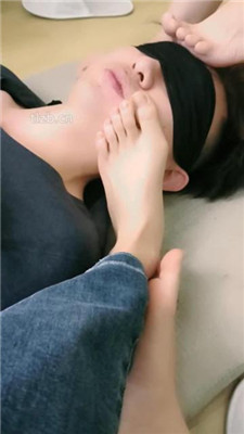 图片[3]-啡啡】迷恋裸足的下贱小奶狗