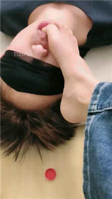 图片[5]-啡啡】迷恋裸足的下贱小奶狗