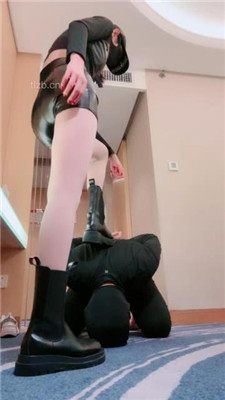 图片[11]-美娜格格】艺术后的臣服-圣水泡丝袜/短靴肉丝侍奉/揪耳朵