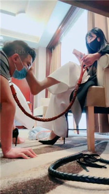 图片[2]-紫琳】转胯爬行/sp/肉丝高跟舔/揪耳朵/人肉座椅/鞋跟插嘴