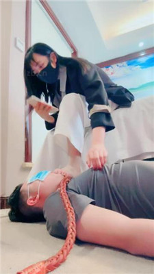 图片[9]-紫琳】转胯爬行/sp/肉丝高跟舔/揪耳朵/人肉座椅/鞋跟插嘴