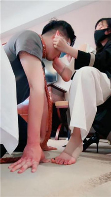 图片[14]-紫琳】转胯爬行/sp/肉丝高跟舔/揪耳朵/人肉座椅/鞋跟插嘴