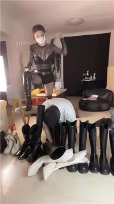 图片[5]-甜心教主】多双脏长靴用狗舌头清理