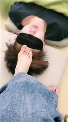 图片[13]-北京啡啡】全体重踩踏/舔脏鞋臭脚/人肉脚垫