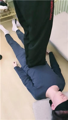 图片[16]-北京啡啡】全体重踩踏/舔脏鞋臭脚/人肉脚垫