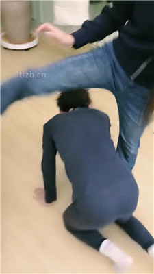 图片[15]-北京啡啡】全体重踩踏/舔脏鞋臭脚/人肉脚垫