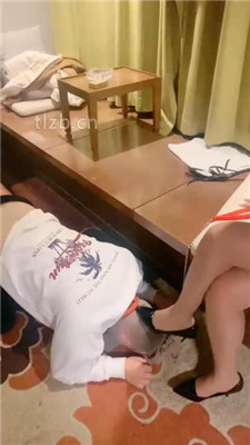 图片[5]-可欣夫妻】鞭打辱骂-赏赐牛奶洗脚水