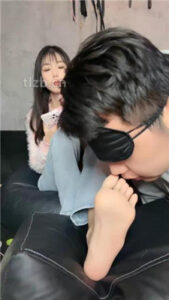 【苏西】近距离伺候艺校女神的玉足_绳艺库视频下载