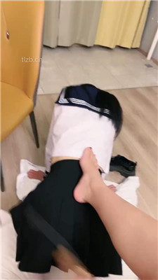 图片[5]-米开朗】虐JK小母狗-羞涩舔裸足