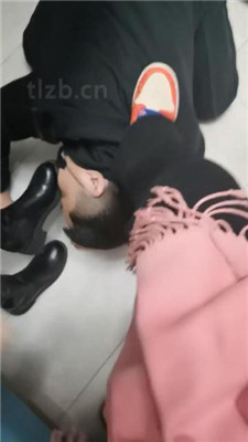 图片[3]-文文文】3素人S-长靴原味船袜踩地毯狗