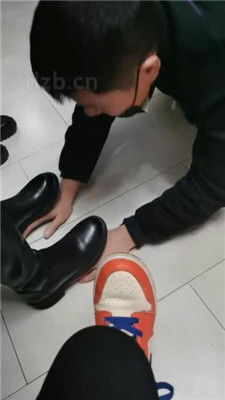 图片[5]-文文文】3素人S-长靴原味船袜踩地毯狗