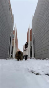 【辣姐】冰天雪地虐狗被路人偶遇_绳艺库视频下载