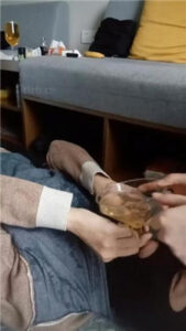 【苏州KK】卫生巾贴嘴/灌圣水/高跟黑丝碾压踩/喂食咀嚼物_绳艺库视频下载