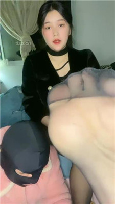 图片[2]-桃雾】迷恋姐姐的黑丝美腿