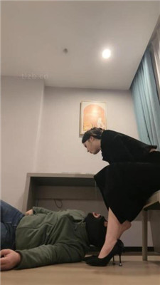 图片[6]-娩娩大魔王】白领S-高跟裸足恋足舔