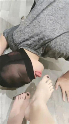 图片[2]-蓝蓝大s】脚喂食/狗舌清理脚趾