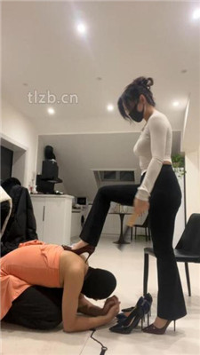 图片[11]-黛帝】健身教练是狗奴-狗链遛狗/鞭打/高跟玉足恋足舔