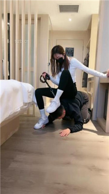 图片[2]-酒鸽】小白鞋白袜踩狗爪/骑马转胯/狂吸白袜脚/吃袜