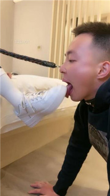 图片[7]-酒鸽】小白鞋白袜踩狗爪/骑马转胯/狂吸白袜脚/吃袜