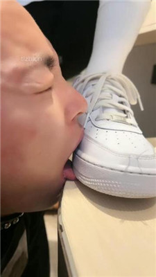 图片[8]-酒鸽】小白鞋白袜踩狗爪/骑马转胯/狂吸白袜脚/吃袜