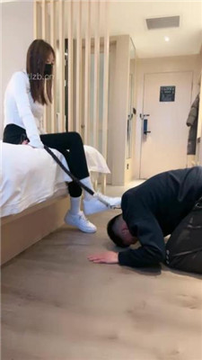 图片[9]-酒鸽】小白鞋白袜踩狗爪/骑马转胯/狂吸白袜脚/吃袜