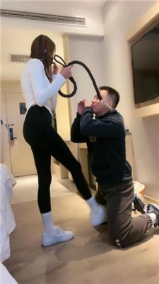 图片[10]-酒鸽】小白鞋白袜踩狗爪/骑马转胯/狂吸白袜脚/吃袜