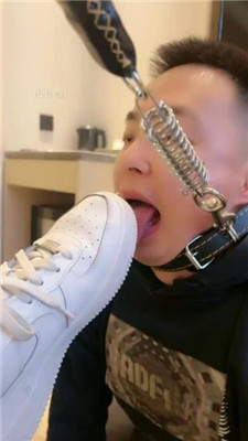 图片[12]-酒鸽】小白鞋白袜踩狗爪/骑马转胯/狂吸白袜脚/吃袜