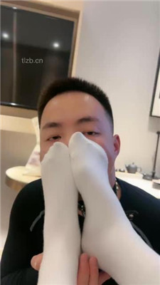 图片[19]-酒鸽】小白鞋白袜踩狗爪/骑马转胯/狂吸白袜脚/吃袜