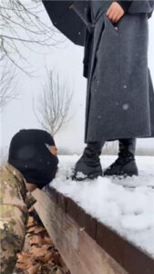 【辣姐】冰天雪地公开处刑惩罚狗_绳艺库视频下载