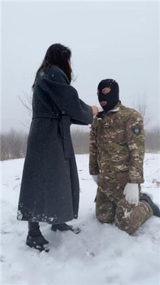 图片[8]-辣姐】冰天雪地公开处刑惩罚狗