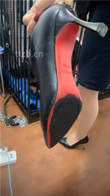 图片[5]-冰色】狗笼圈养跪舔高跟原味脚