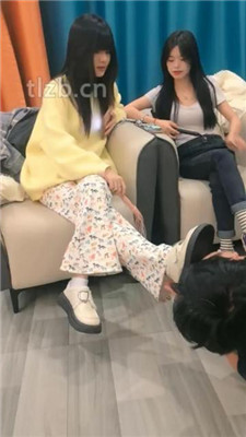 图片[2]-阳阳】姐妹花臭脚臭袜辱-鞭打/转胯骑马踩踏