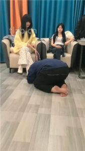 【阳阳】姐妹花臭脚臭袜辱_绳艺库视频下载