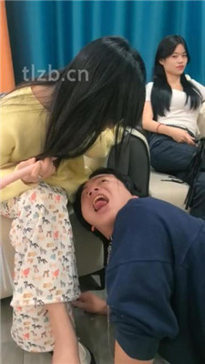 图片[8]-阳阳】姐妹花臭脚臭袜辱-鞭打/转胯骑马踩踏