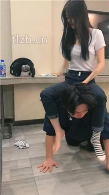 图片[14]-阳阳】姐妹花臭脚臭袜辱-鞭打/转胯骑马踩踏