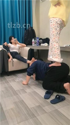 图片[17]-阳阳】姐妹花臭脚臭袜辱-鞭打/转胯骑马踩踏