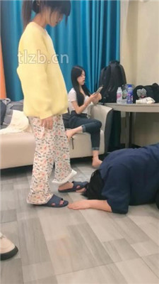 图片[18]-阳阳】姐妹花臭脚臭袜辱-鞭打/转胯骑马踩踏