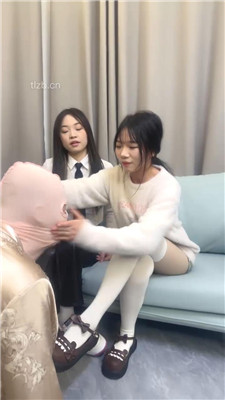 图片[2]-狗哥】可爱反差素人S-原味白袜丝袜恋足舔