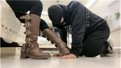 图片[5]-zaizz】狗链拴狗/长靴踩/转胯爬行