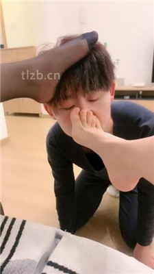 图片[5]-啡啡】双S-跪舔皮鞋黑丝/狂吸脚趾/脚插嘴/转胯/臭脚捂脸